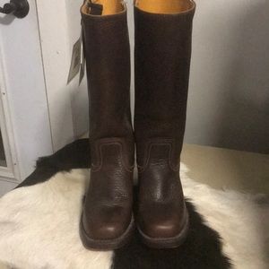 Women’s frye campus boot, new with tag 8M